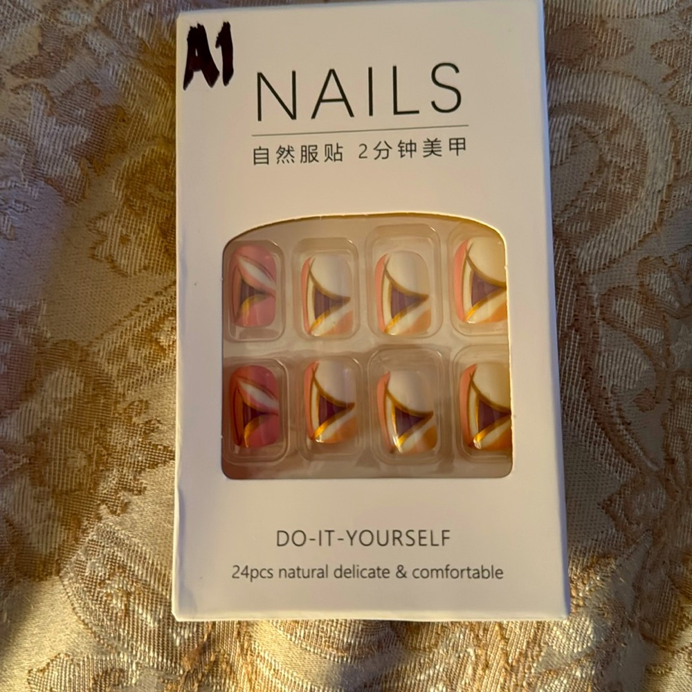 Press on nails
